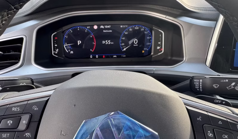 
								Volkswagen T-Roc full									