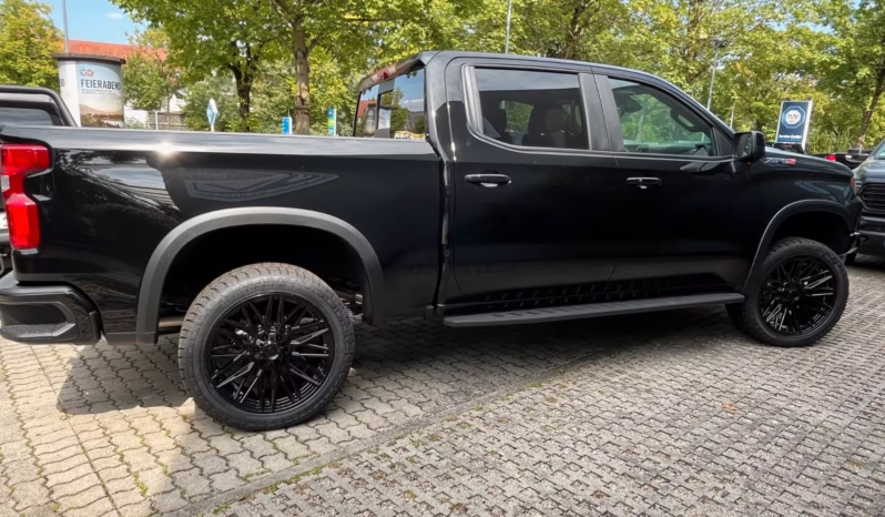 
								Chevrolet Silverado full									