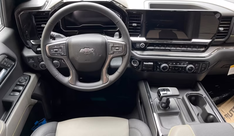 
								Chevrolet Silverado full									