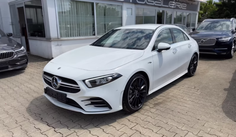
								Mercedes-Benz A 35 AMG full									