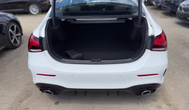 
								Mercedes-Benz A 35 AMG full									