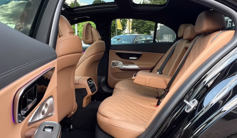 
								Mercedes-Benz E 200 full									