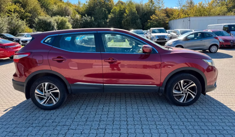 
								Nissan Qashqai full									