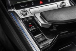 
										Audi e-tron Sportback full									