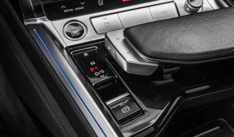 
								Audi e-tron Sportback full									