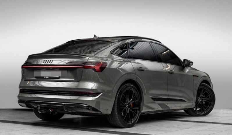 
								Audi e-tron Sportback full									