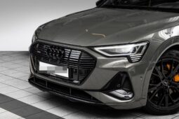 
										Audi e-tron Sportback full									