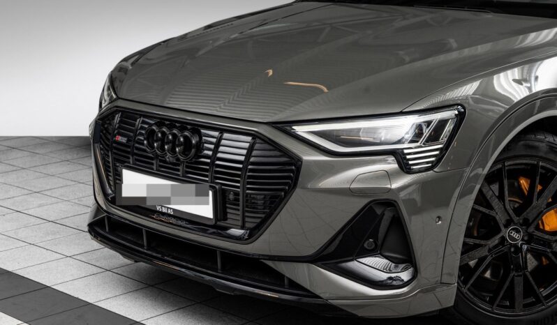 
								Audi e-tron Sportback full									