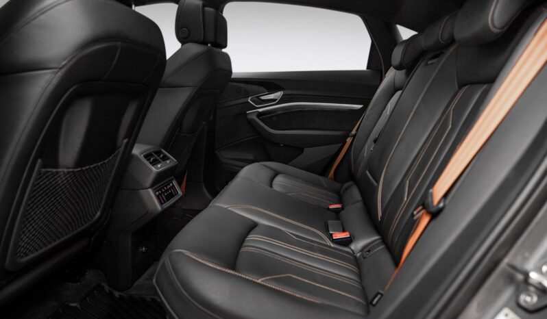 
								Audi e-tron Sportback full									