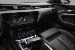 
										Audi e-tron Sportback full									